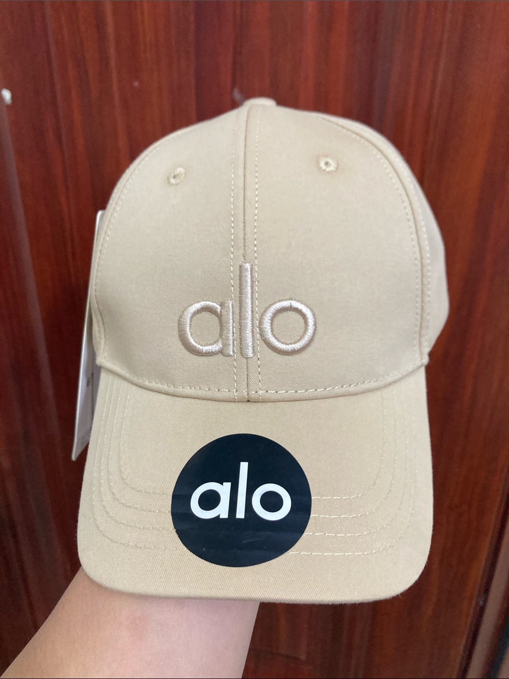 ALO Yoga Embroidered Logo Baseball Cap - Khaki